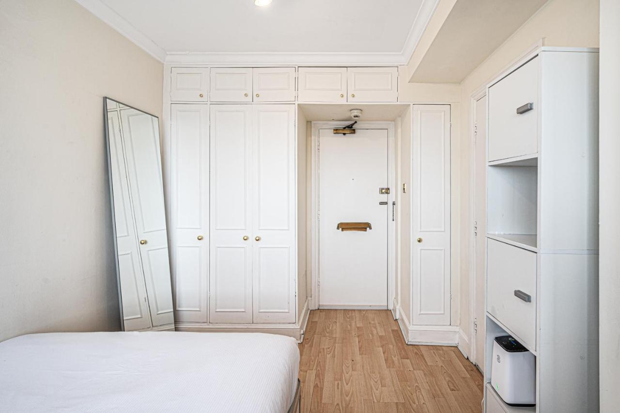 South Kensington Excellent Location Studio At Chelsea Cloister Hotel Лондон Екстер'єр фото